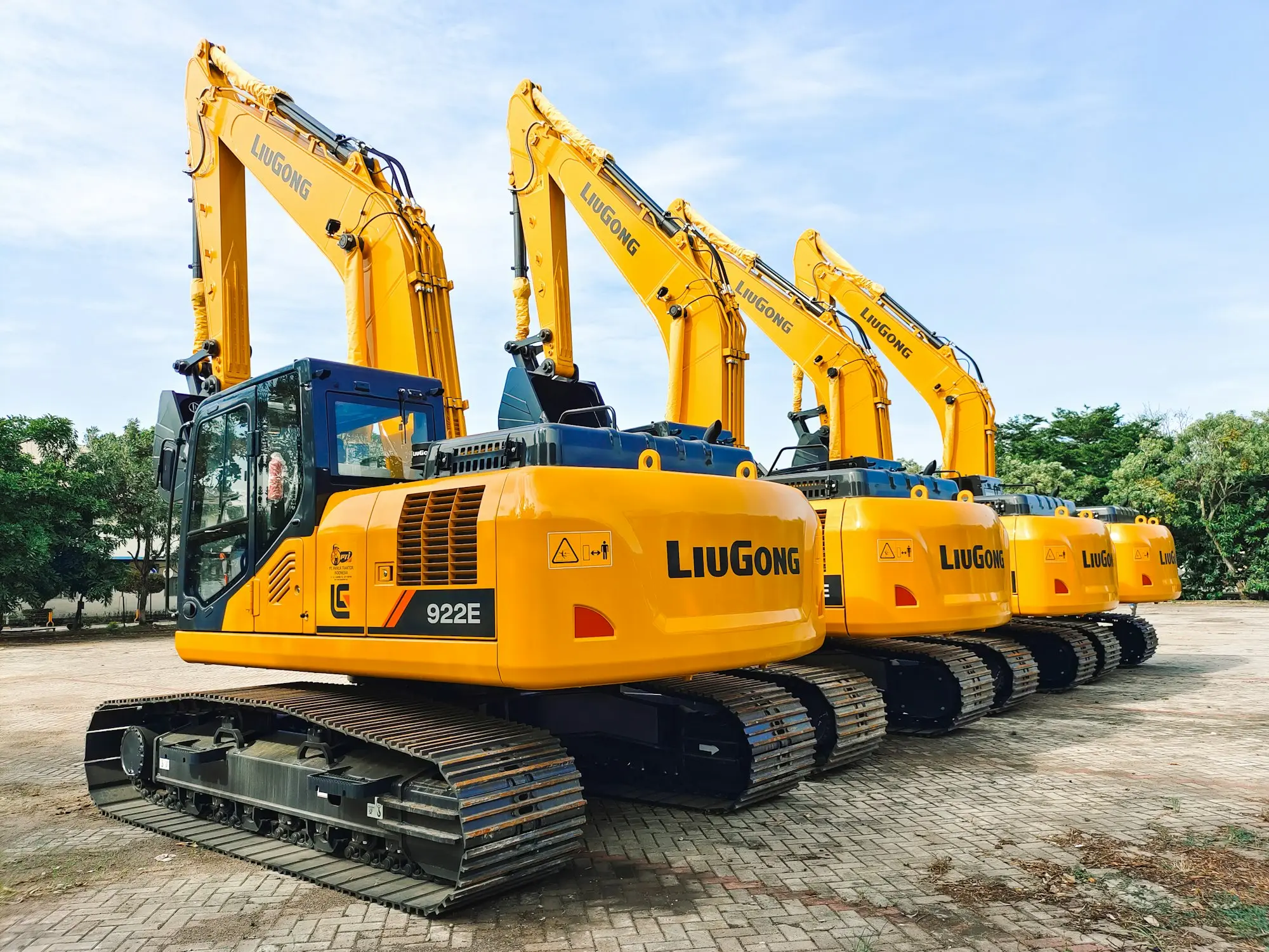 Row of yellow and blue construction machines, the kind of equipment funded with equipment finance